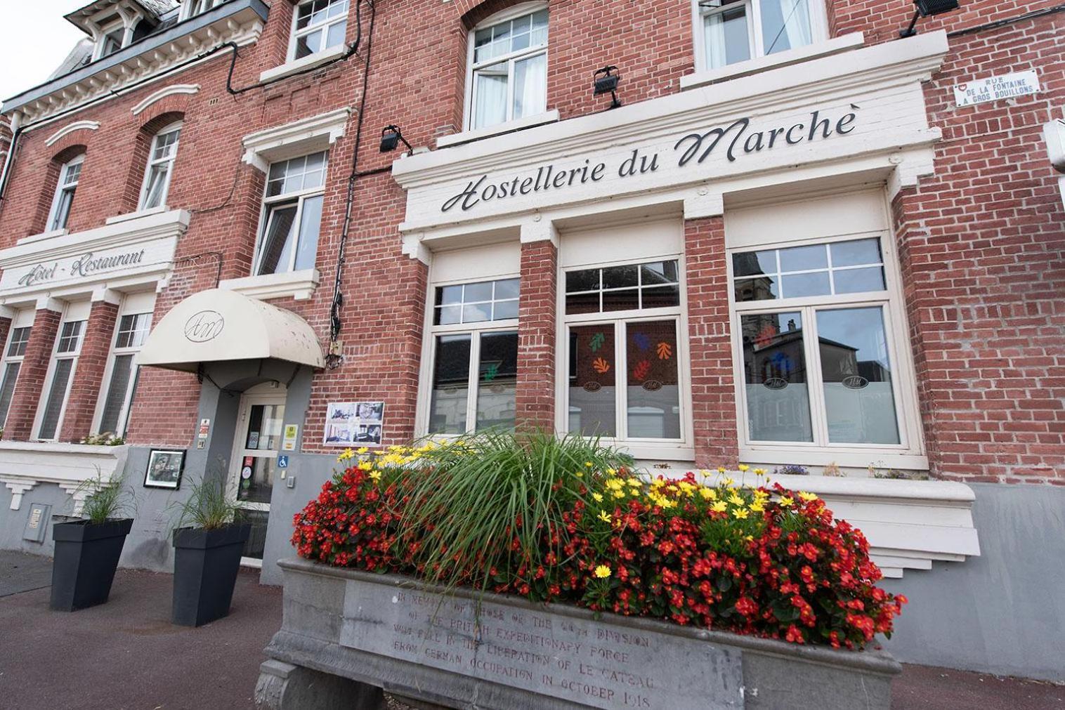 Logis - Hostellerie & Restaurant Du Marche Le Cateau-Cambresis Екстер'єр фото