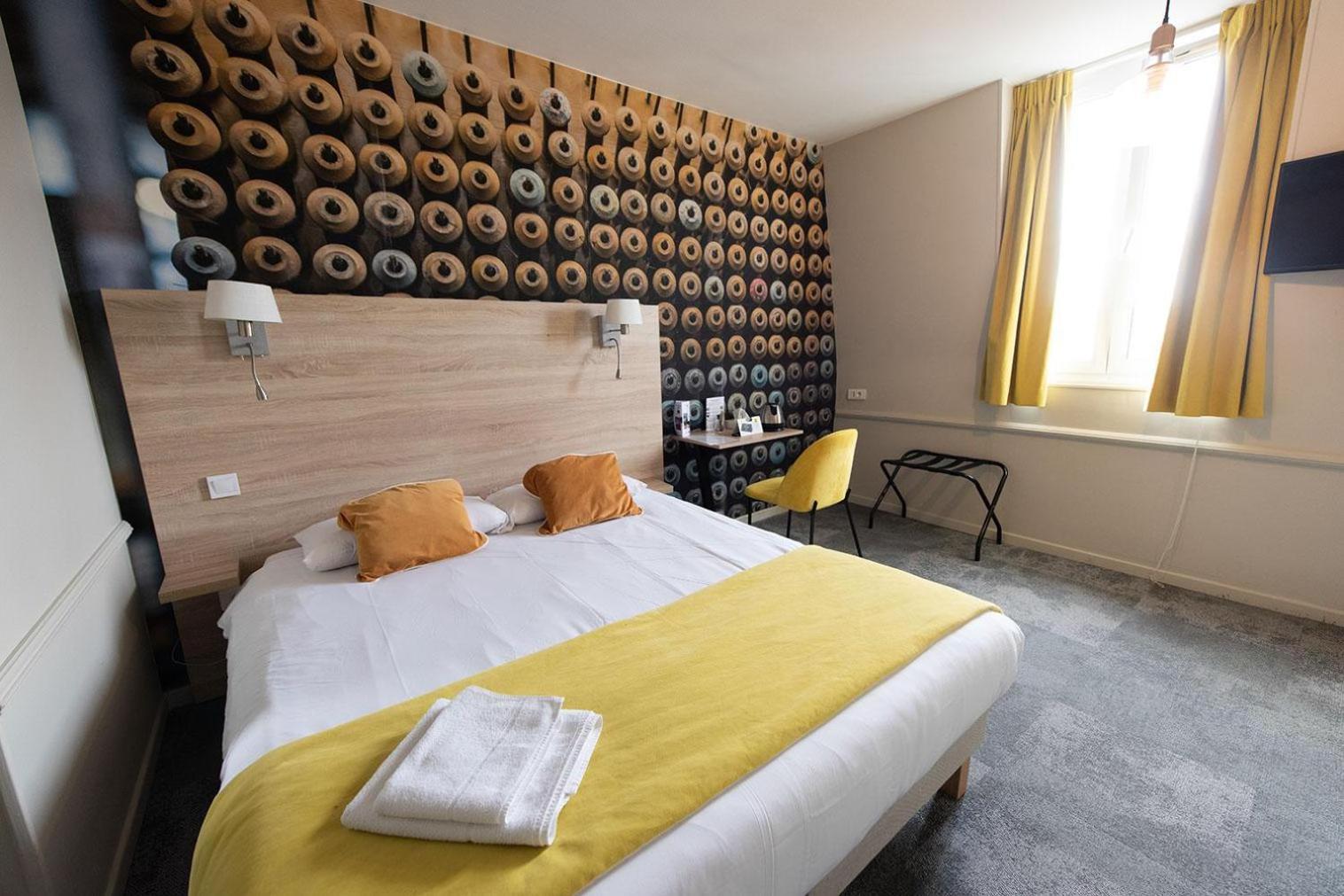 Logis - Hostellerie & Restaurant Du Marche Le Cateau-Cambresis Екстер'єр фото