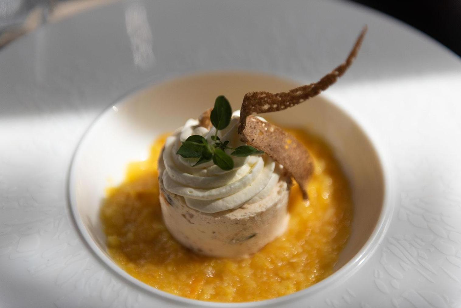Logis - Hostellerie & Restaurant Du Marche Le Cateau-Cambresis Екстер'єр фото